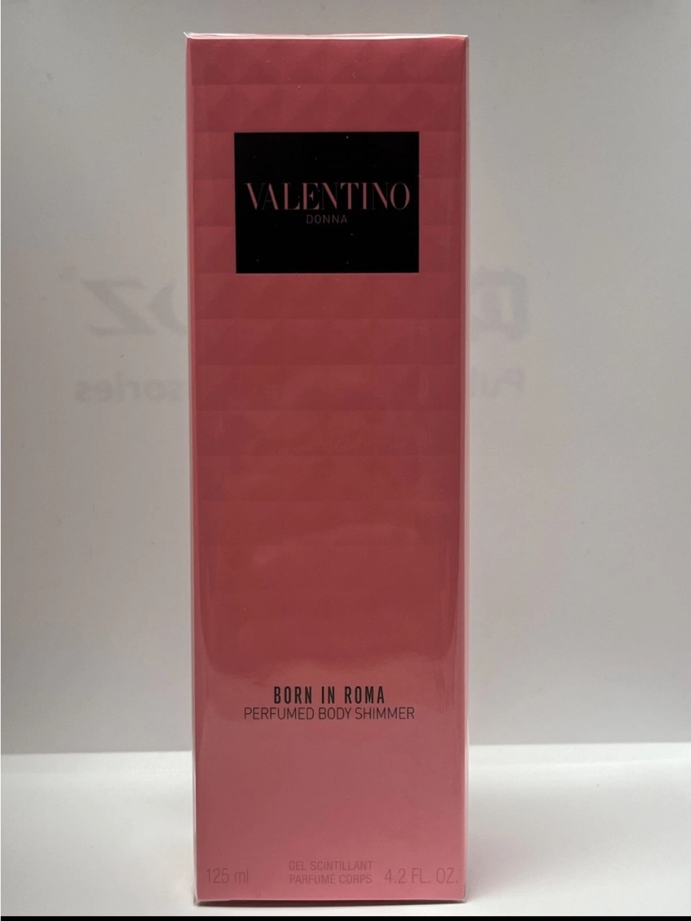 Valentino Donna Born in Roma Perfumed Body Shimmer — Pink